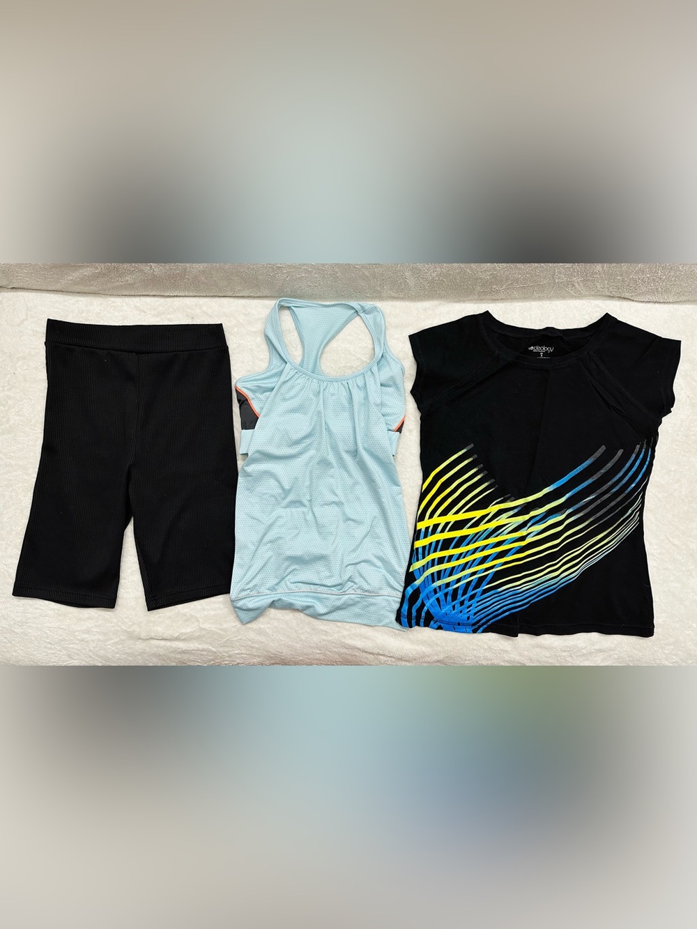 Lot Women Sport Clothes Top& Short Size S Excellent Condition